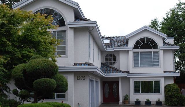 Lovely 5 Bedroom Executive Home in Broadmead