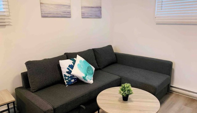 Lovely Cozy Getaway with Free Parking Included