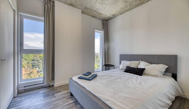 Lovely new condo