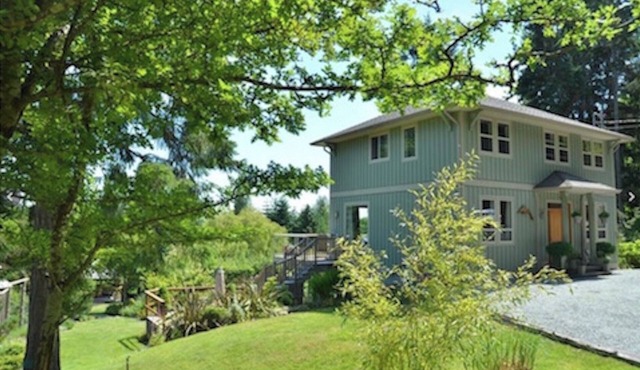 Lovely one-bedroom garden suite just steps away from beautiful Beddis Beach