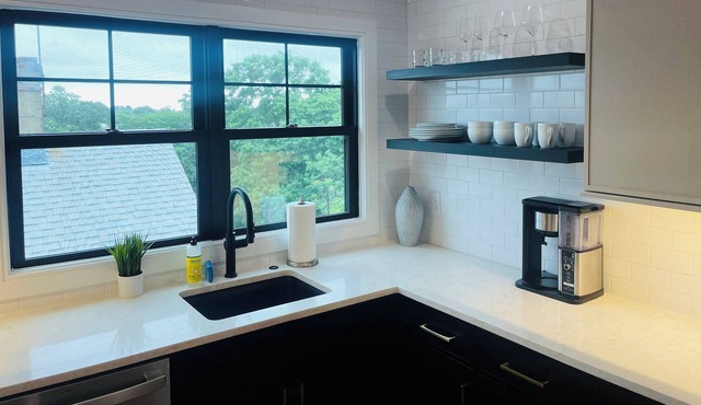Lovely, quiet Boston condo with free street parking in Boston