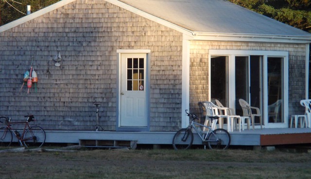 Lovely Shorefront Cabin with Dock, Beach & Great Views in Tremont