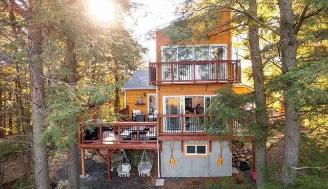 LoveNestChalet | Hot tub & Fireplace | Lake & Mountain
