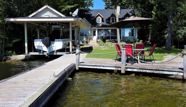 Lux*Waterfront*Bobcaygeon*Weedfree*Boat dock