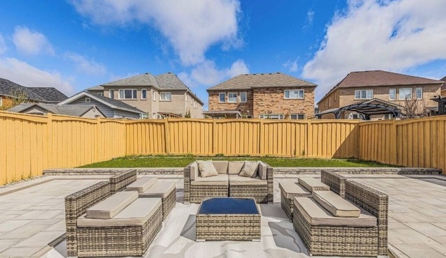 Luxe and cozy 4 bedroom house with all amenities for your stay