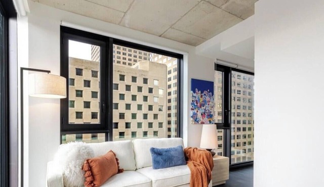 Luxe Central Retreat | Free Parking & Pool