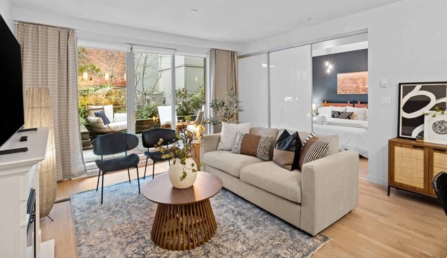Luxe King Bed and Private BBQ Terrace