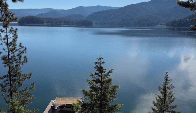 LUXE studio/with Hayden Lake private dock & hot tub "Blue Hayden" in Hayden