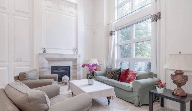 Luxurious 6-bedrooms house in Richmond