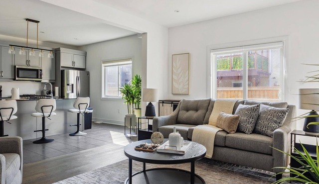 Luxurious and Beautiful Home in Barrie