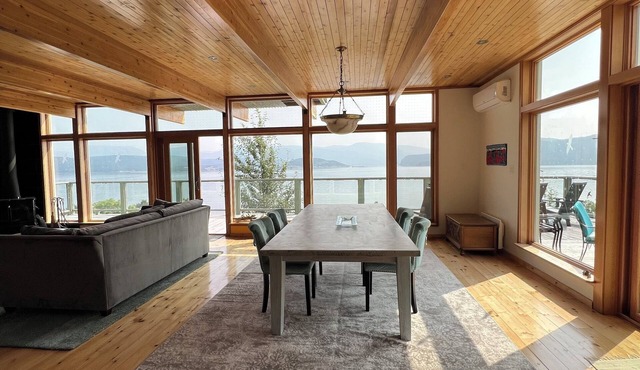Luxurious Gros Morne Home Woody Point, close to Tablelands and Green Gardens.n