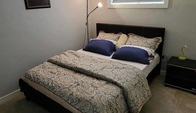 Luxurious home away from home with AC in a quiet & Clean Neighborhood just 4 U