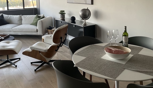 Luxurious James Bay condo - modern + 10 min from ocean!