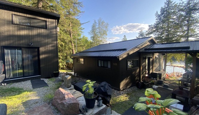 Luxurious lakefront cottage.
