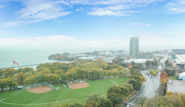 Luxurious Lakeside Suite Near CN Tower – C$69/night