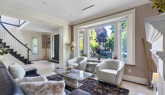 Luxurious Multi-Family Home 10 Mins to Downtown, Kits Beach and Granville Island