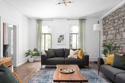 Luxurious Old Montreal Parking Patio 10 Guests