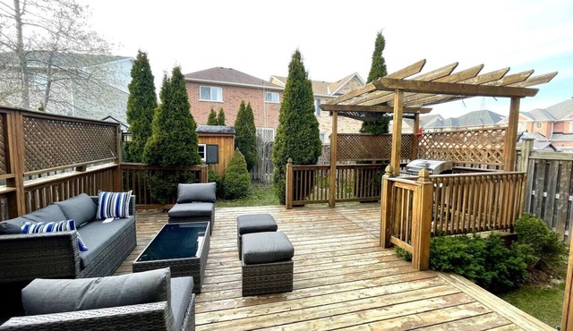 Luxurious Spacious Dream Home with Parking!