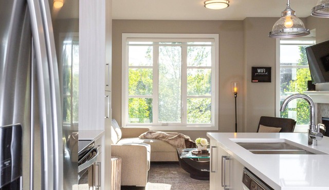 Luxurious Townhouse 5 mins to Downtown Calgary