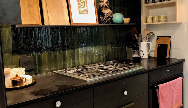 Luxurious townhouse. 2 blocks to vibrant Commercial Drive. Minutes to Downtown.