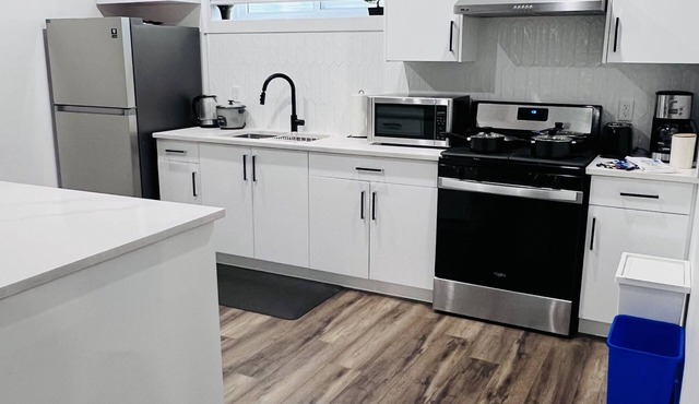 Luxurious⭐️Two Bedroom ⭐️Two Bathrooms. ⭐️Ensuite Master⭐️Spacious⭐️Free Parking