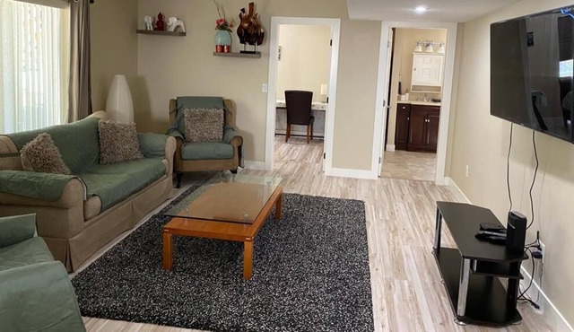 Luxurious, Urban 2 Bedroom Oasis Suite