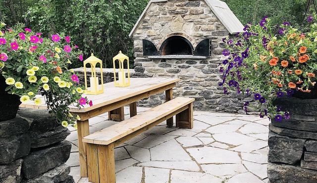 Luxurious Vacation Retreat in PEC w/Pool, Sauna, Basketball court, pizza oven