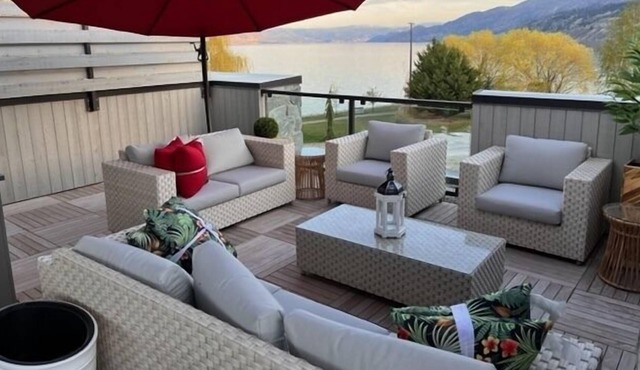 Luxurious Waterfront Naramata 3 Bedroom Townhome