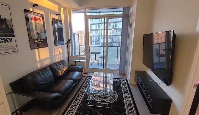 LUXURY 1 BED +DEN, 1 BATH AT THE WELL DOWNTOWN TORONTO. 3 MIN WALK TO CN TOWER