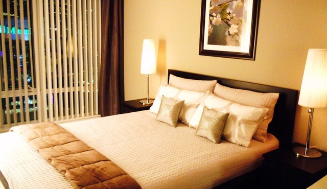 Luxury 1 Bedroom Condo in the Heart of Downtown Toronto