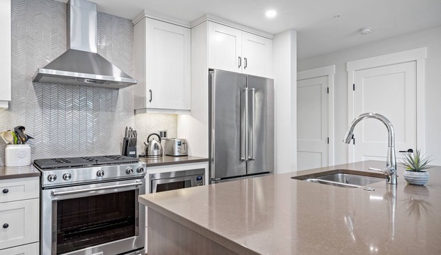 Luxury 1 Bedroom + Den Spring Creek Condo