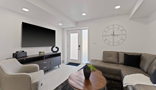 Luxury 171-5 Condos with Magnificent Lakeview