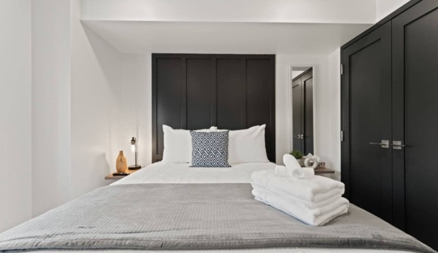 Luxury 171-7 Condos with Magnificent Lakeviews