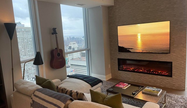 Luxury 2+1 Bdrm Condo in Yorkville Toronto