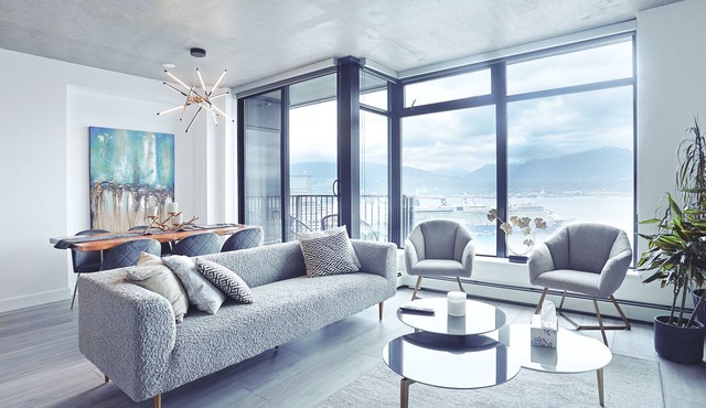 Luxury 2 Bed2 Bath condo in Vancouver's Prime Location Perfect for site seeing