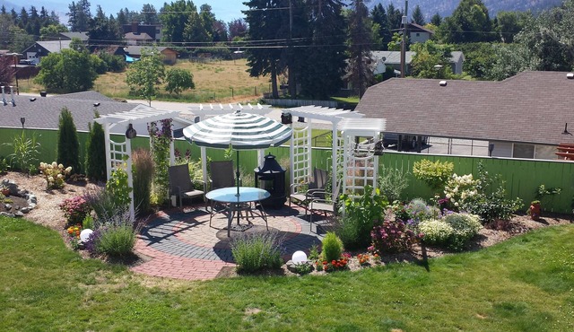 Luxury 2 Bedroom Suite, Private Garden with Mountain View. Very quiet