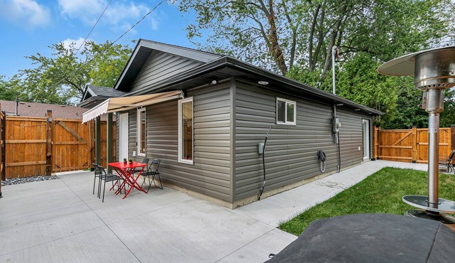 Luxury 2BR home with high ceilings with BBQ/patio in beautiful South Windsor.