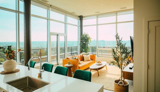 Luxury 2BR Penthouse Apt In Central Halifax!