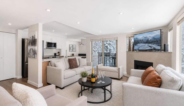 Luxury 3-Bed Whistler Village | Private Hot Tub