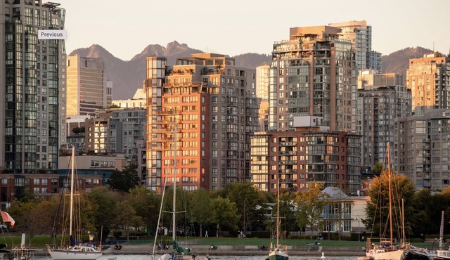 Luxury 3 Bedroom Waterfront Townhome in Trendy Yaletown