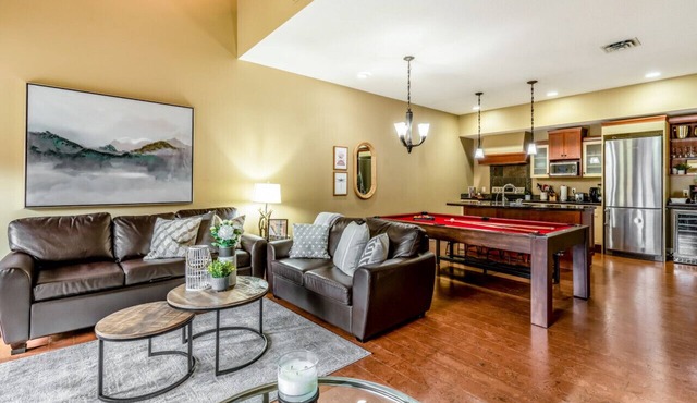 Luxury 3-Br Penthouse | INDOOR Pool & Hot Tub | Pool Table | 2 Decks + Mtn Views