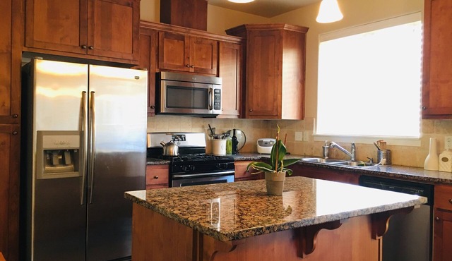 Luxury 3BR + Studio Townhome – Walk to Nike, MAX, Dining & More! in Beaverton