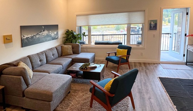Luxury 4-Bed/4-Bath - Stylish & Well Appointed - In the heart of the Rockies