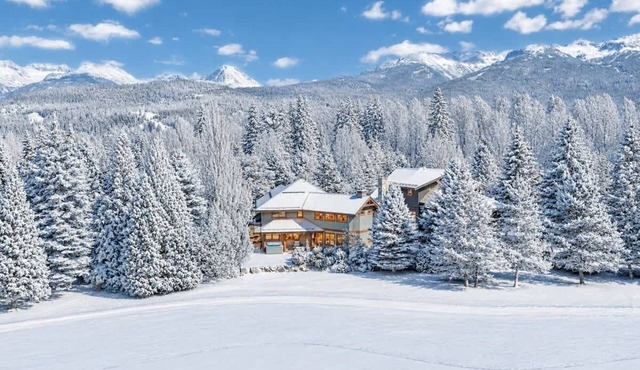 Luxury 5-bed Whistler Village | Golf Course Views