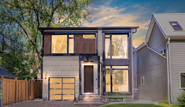 Luxury 5-bedroom Lakeshore Home