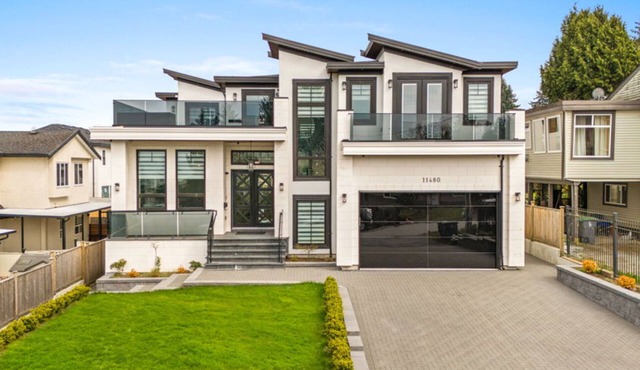 Luxury 6BR Family Home Near New Westminster