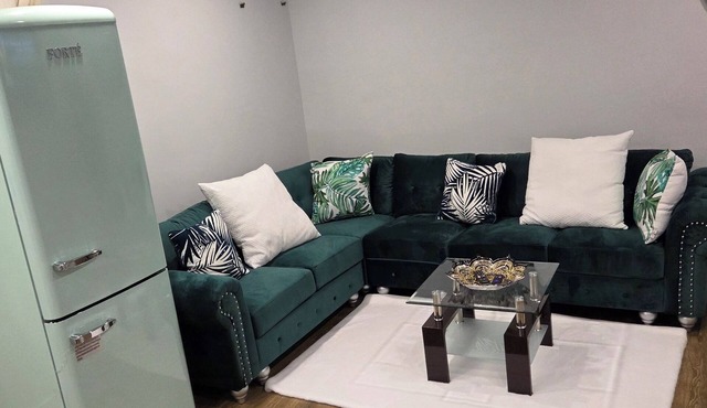Luxury basement with private entrance near western Uni