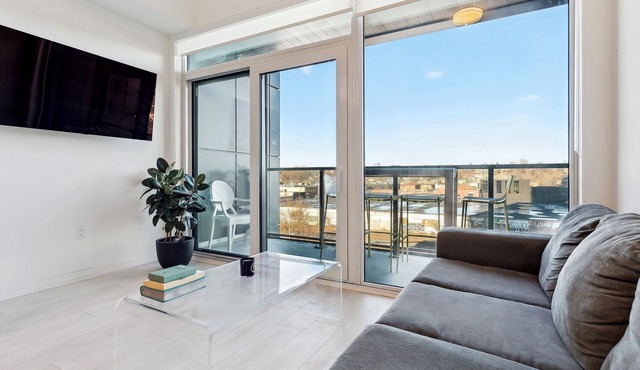 Luxury Central 2bed| Parking | Gym