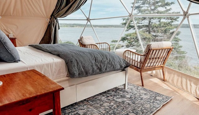 Luxury Coastal Dome - Private Hot Tub, Oceanfront Deck, Firepit & Parking