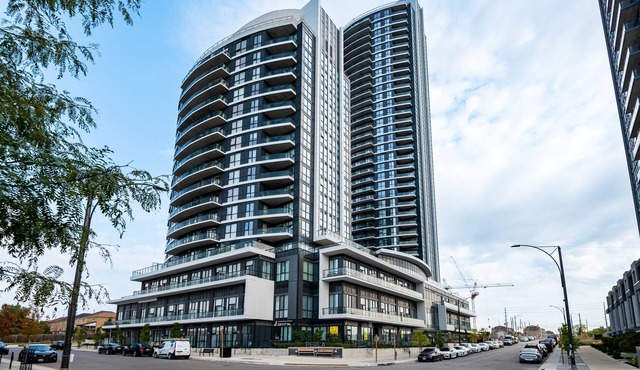 Luxury condo w breathtaking sunset views close to airport & downtown Mississauga